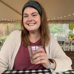 Meet your Posher, Holly